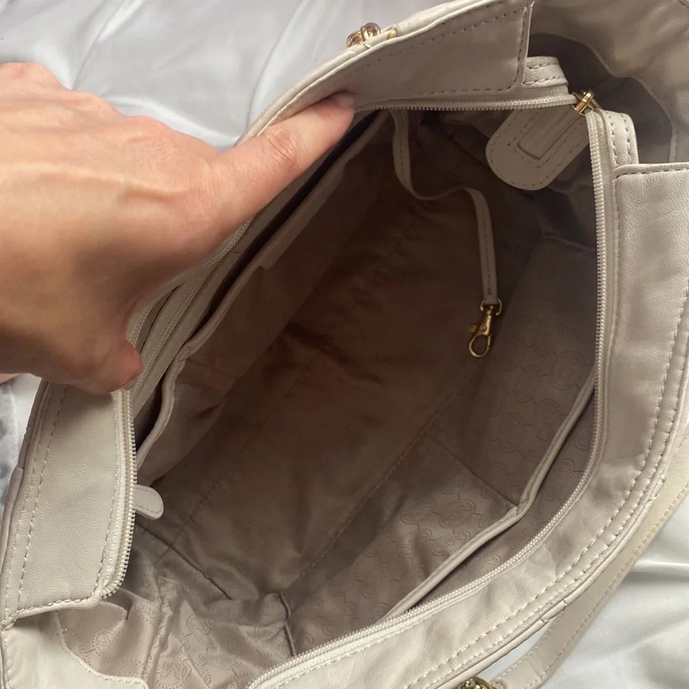 Michael Kors Ivory quilted shoulder bag - Picture 10 of 15